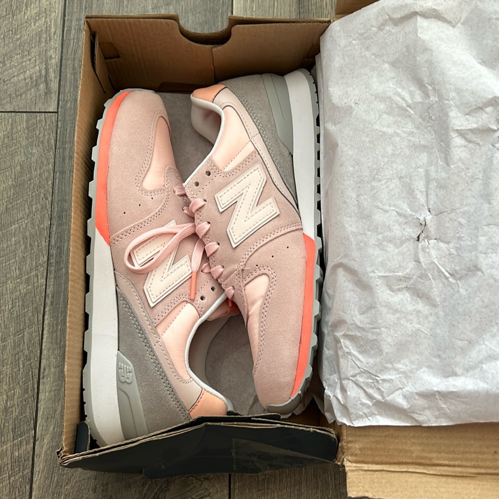 New balance 696